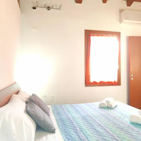 Urban 34 - Station & Centre - With Free Parking Apartment Treviso
