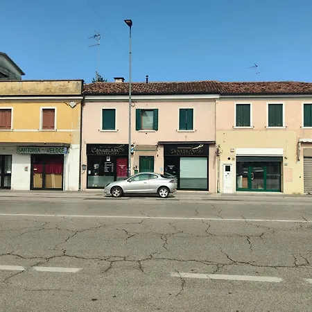 Urban 34 - Station & Centre - With Free Parking Lägenhet Treviso
